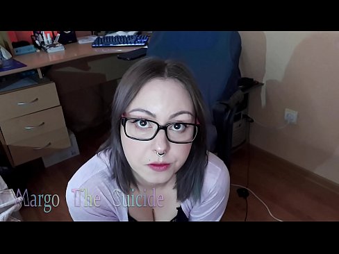 ❤️ Moza sexy con lentes chupa un consolador profundamente ante a cámara ️❌ Putas en nós ️❤