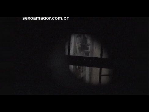 ❤️ Blondie é gravada en segredo por un voyeur do barrio escondido detrás de ladrillos ocos ️❌ Putas en nós ️❤