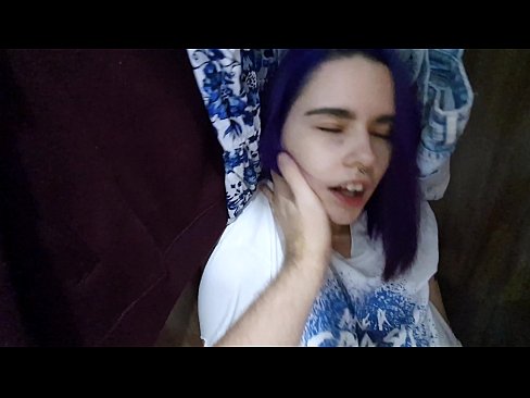 ❤️ Atopo a miña irmá no armario e axudouna a correrse ️❌ Putas en nós ️❤